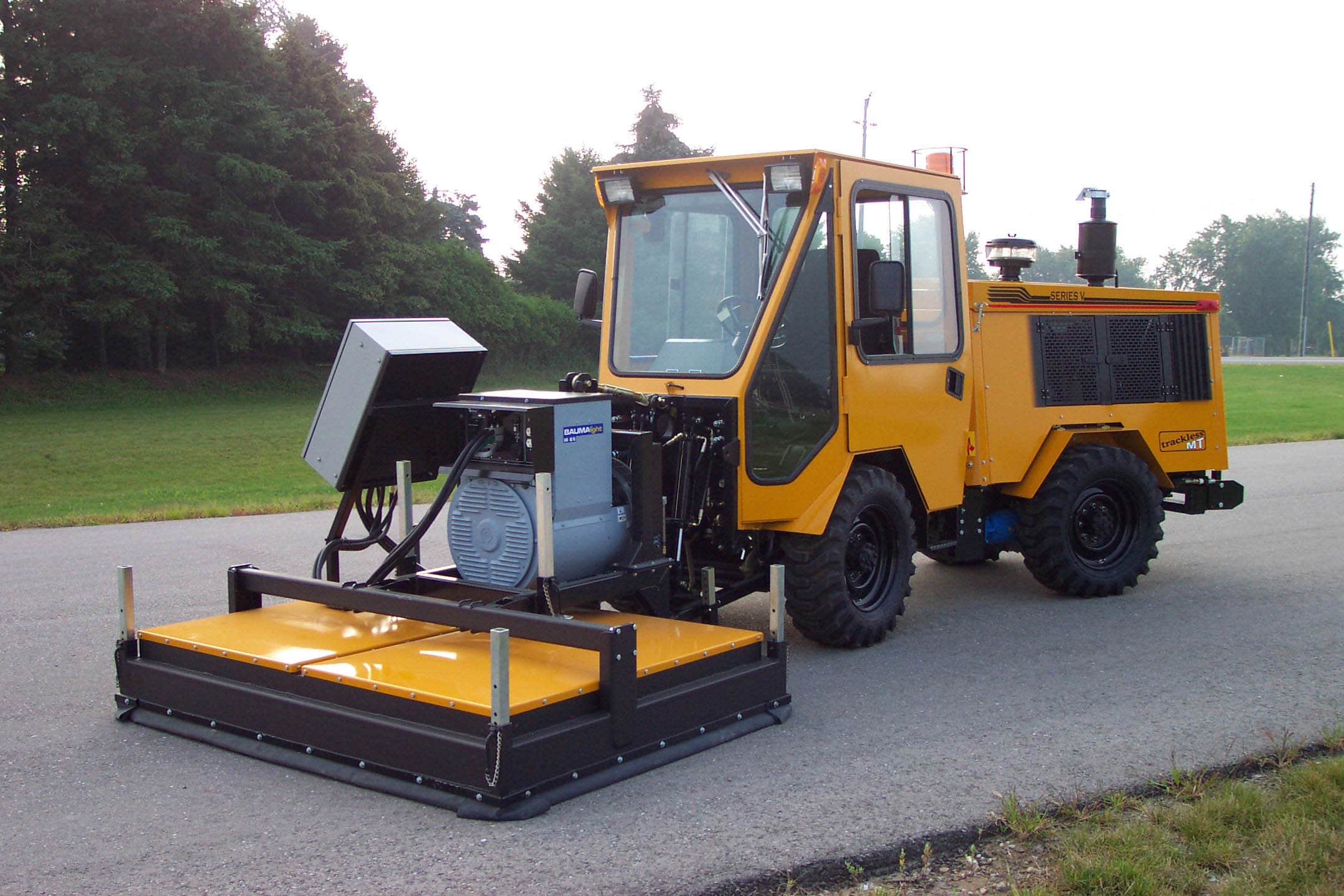 trackless vehicles mt5 tractor machine and infrared asphalt heater