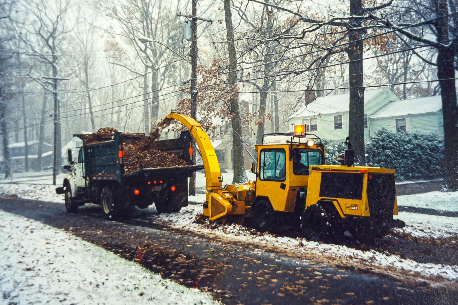 trackless vehicles mt5 tractor machine and leaf loader machine